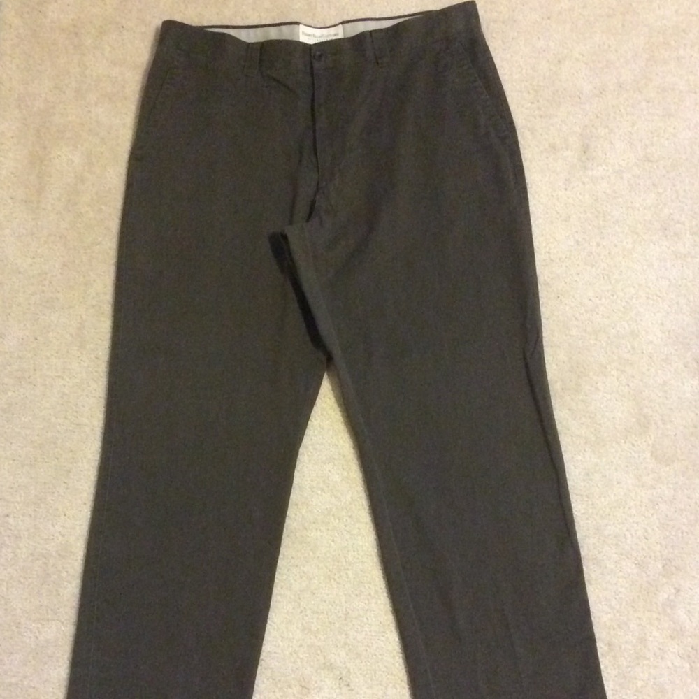 Men’s Perry Ellis pants.